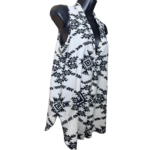 Aztec Graphic Tank - Picture 5 of 5